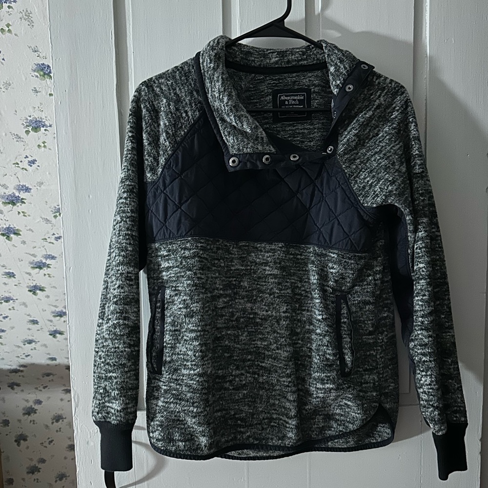 Abercrombie & Fitch pullover fleece sweater